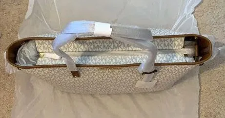 Michael Kors Vanilla Large Drawstring - Image 3