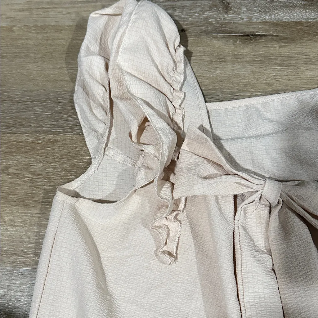 Ruffled Cream Sleeveless Top Size L - Image 2