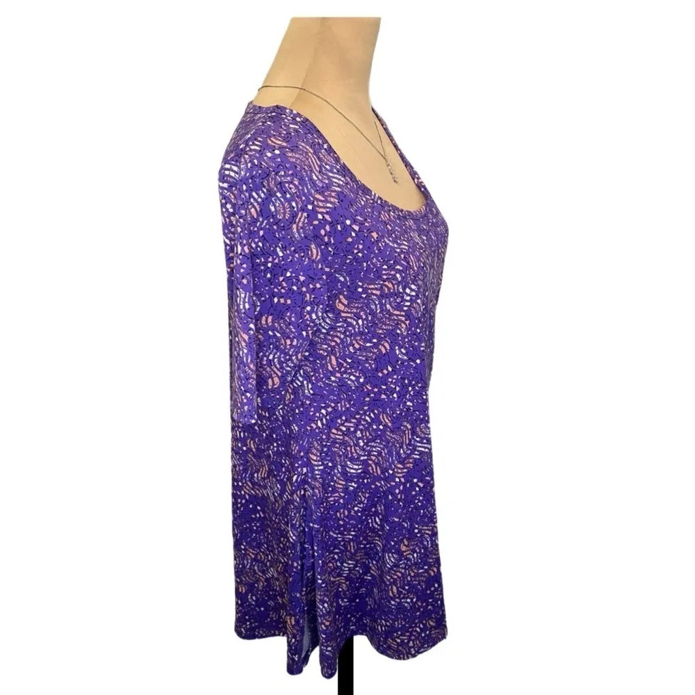 LuLaRoe Top Purple Floral Stretch Short Sleeve Perfect T Shirt Fits Size 0-6 New - Image 3