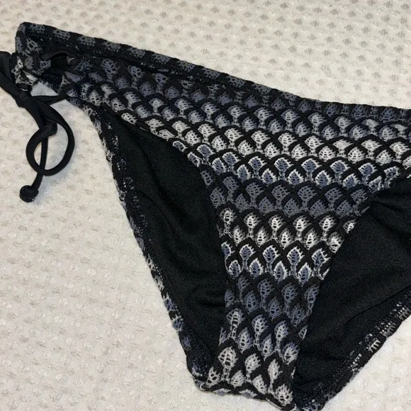Crochet Bikini Bottoms Size MEDIUM Black Gray White Cheeky Boho - Image 2