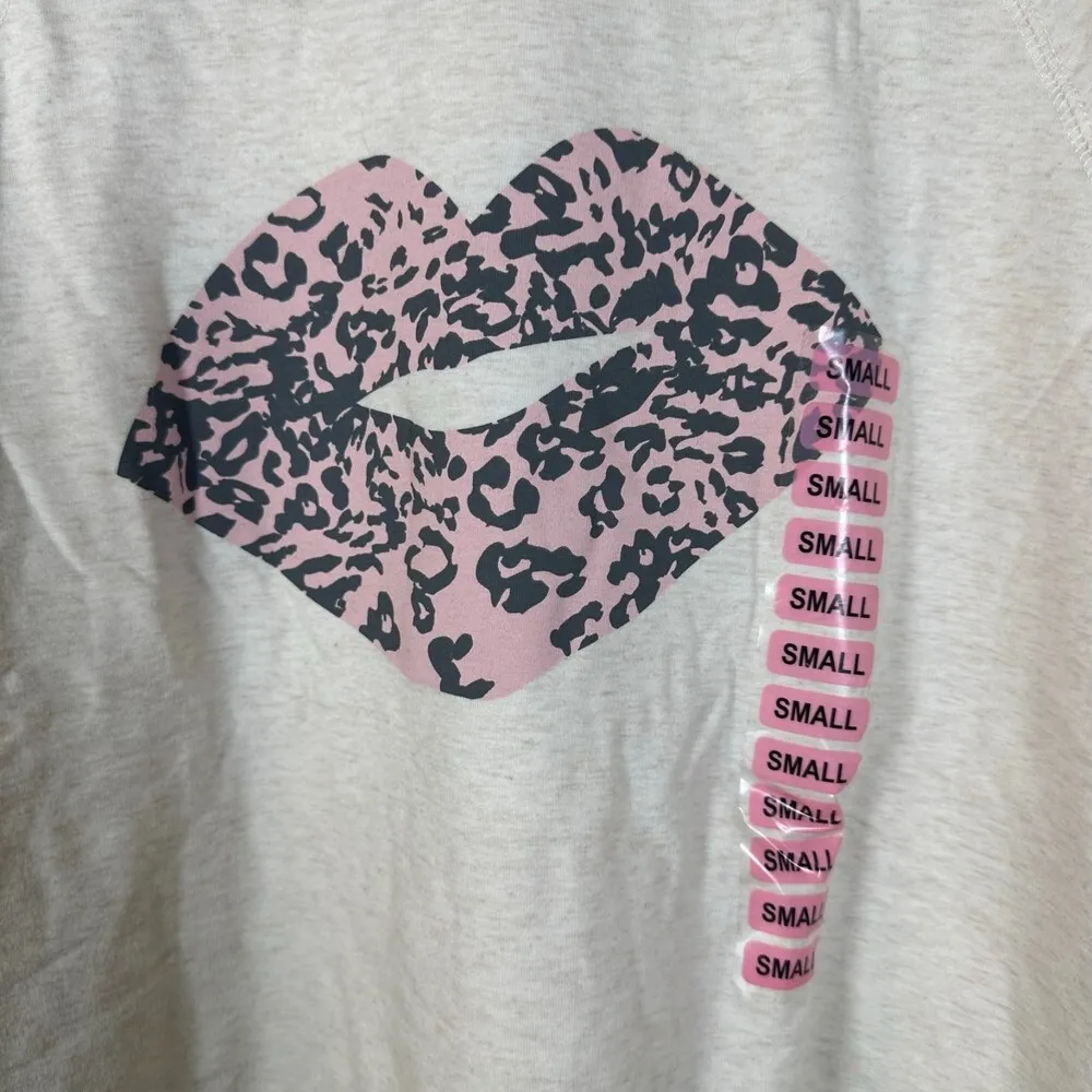 Wildfox Oversized Animal Print Lips Oatmeal Cream Crew Neck Women's Small NEW - Image 4