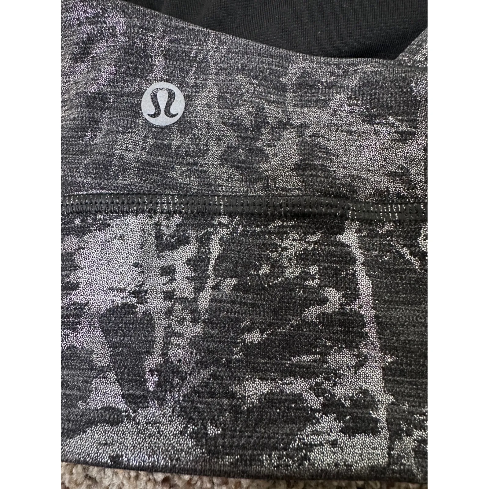 Lululemon‎ Energy Bra Size 10 Gray Silver Criss Cross Back Athletic Workout Top - Image 5