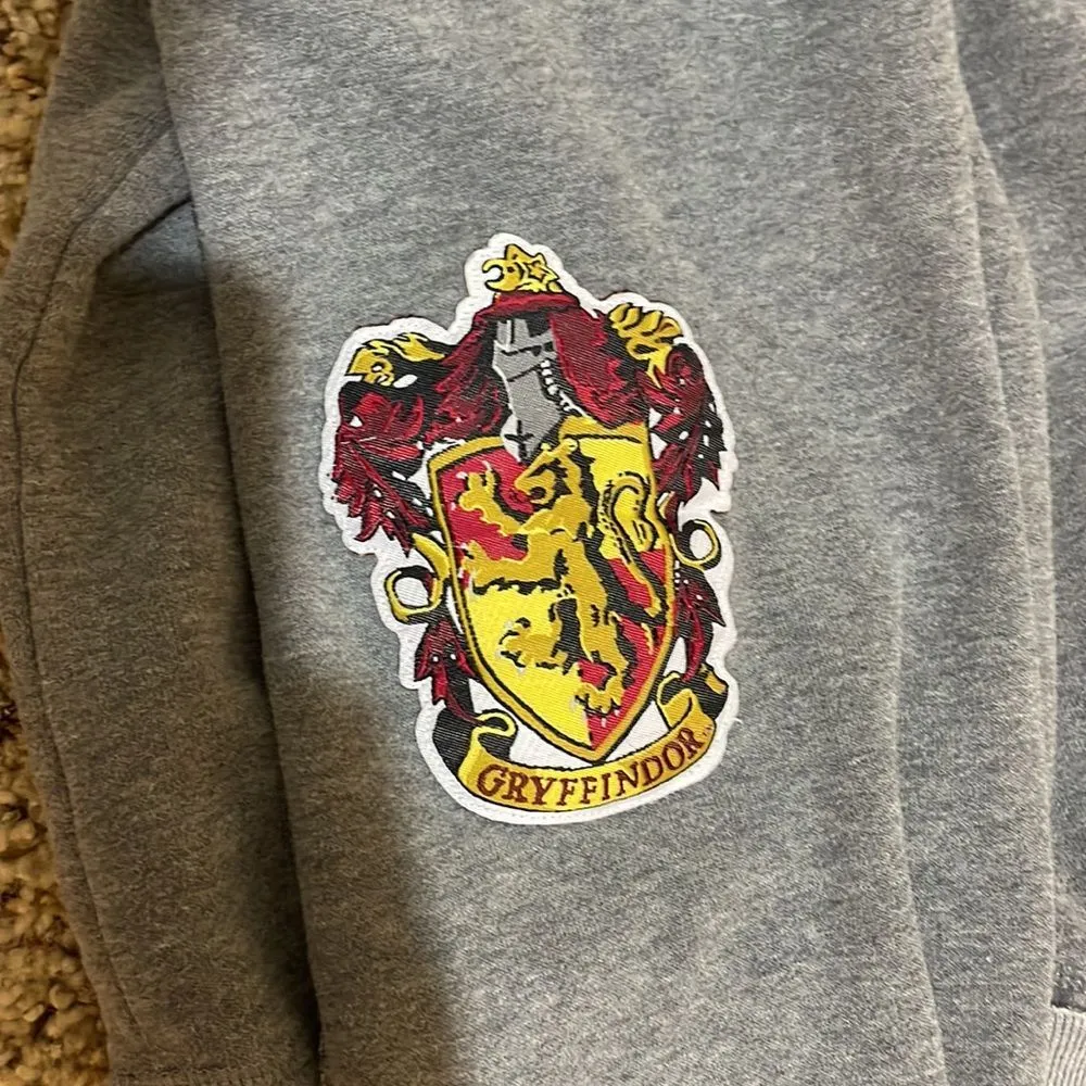 Universal Studios The Wizarding World of Harry Potter Gryffindor Sweatshirt M Red Size M - Image 8