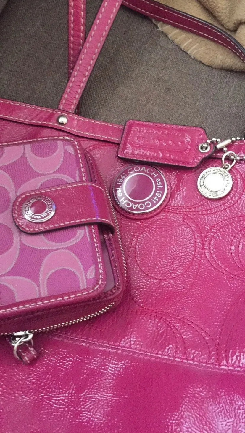 EUC  Signature C Pink Patent Purse and Matching Wallet - Image 6