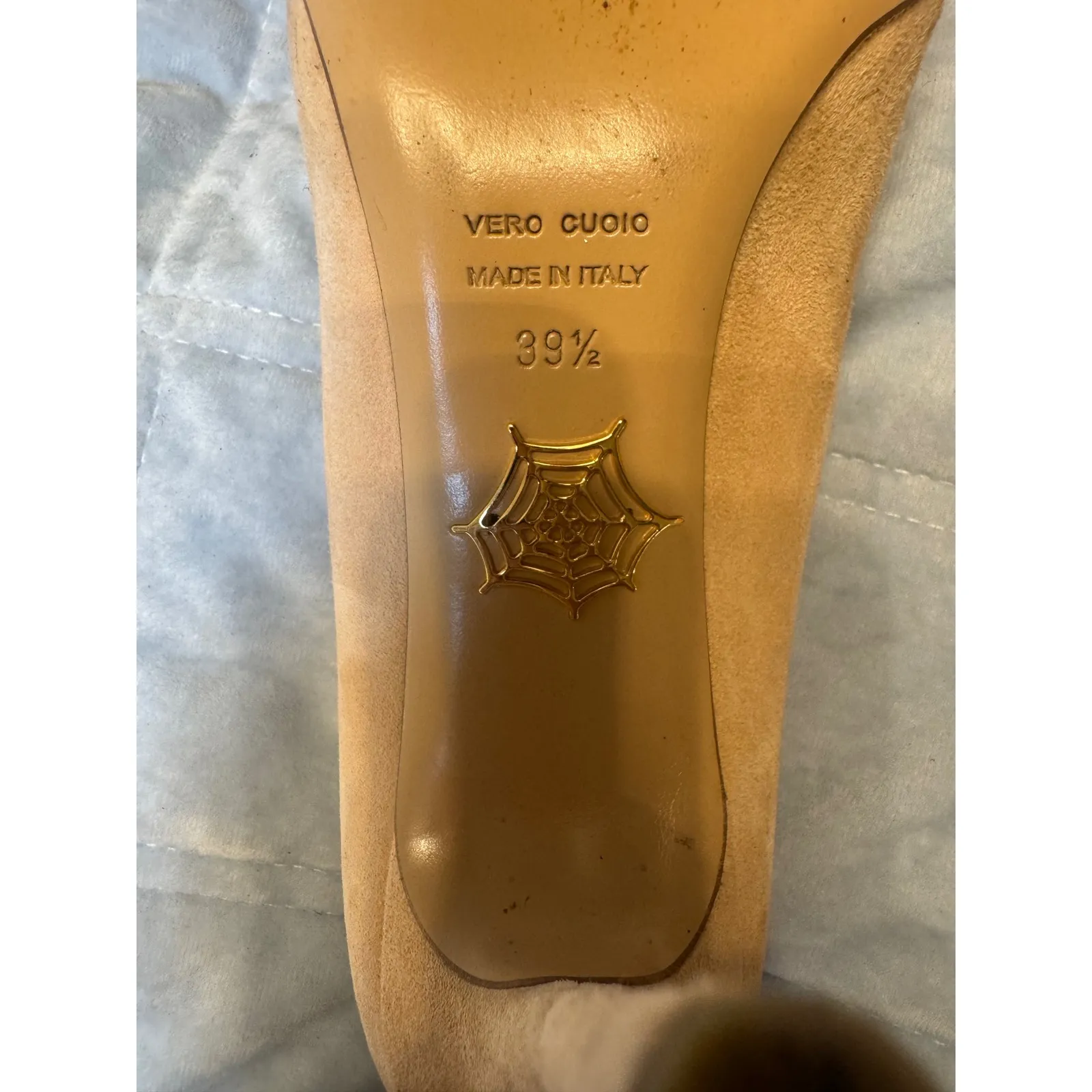 Charlotte Olympia Suede Platform Pumps Heel Shoes Beige Gold Italy 39.5 - Image 4