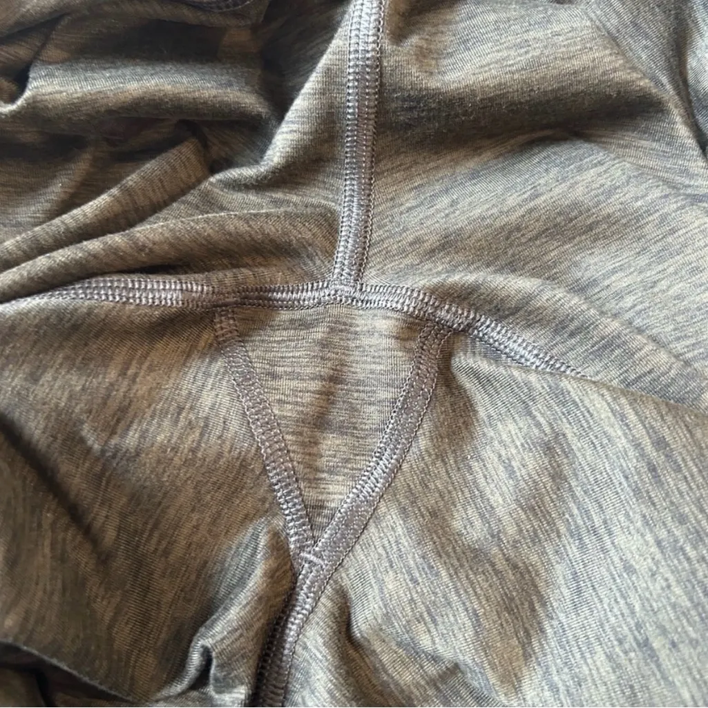 Fabletics  Dark Green Leggings Size Medium - Image 5