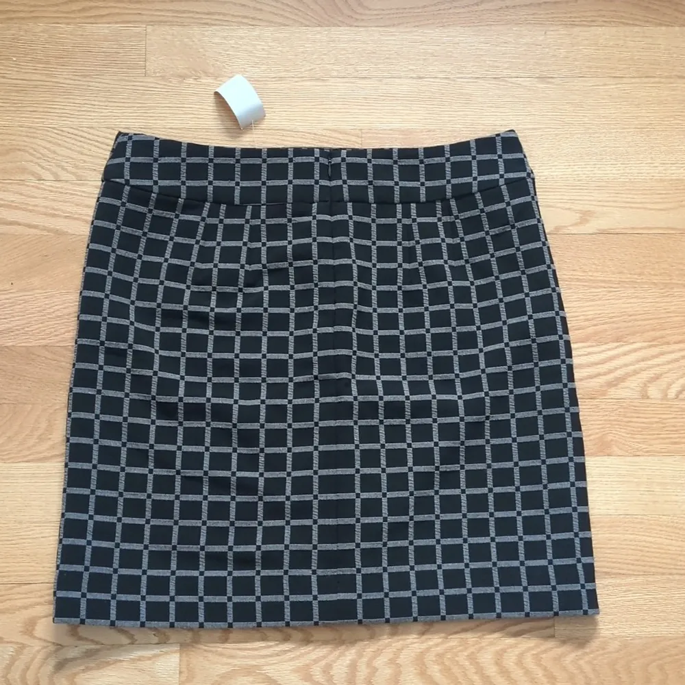 NWT Loft Patterned Above Knee Skirt with Lining - Image 2