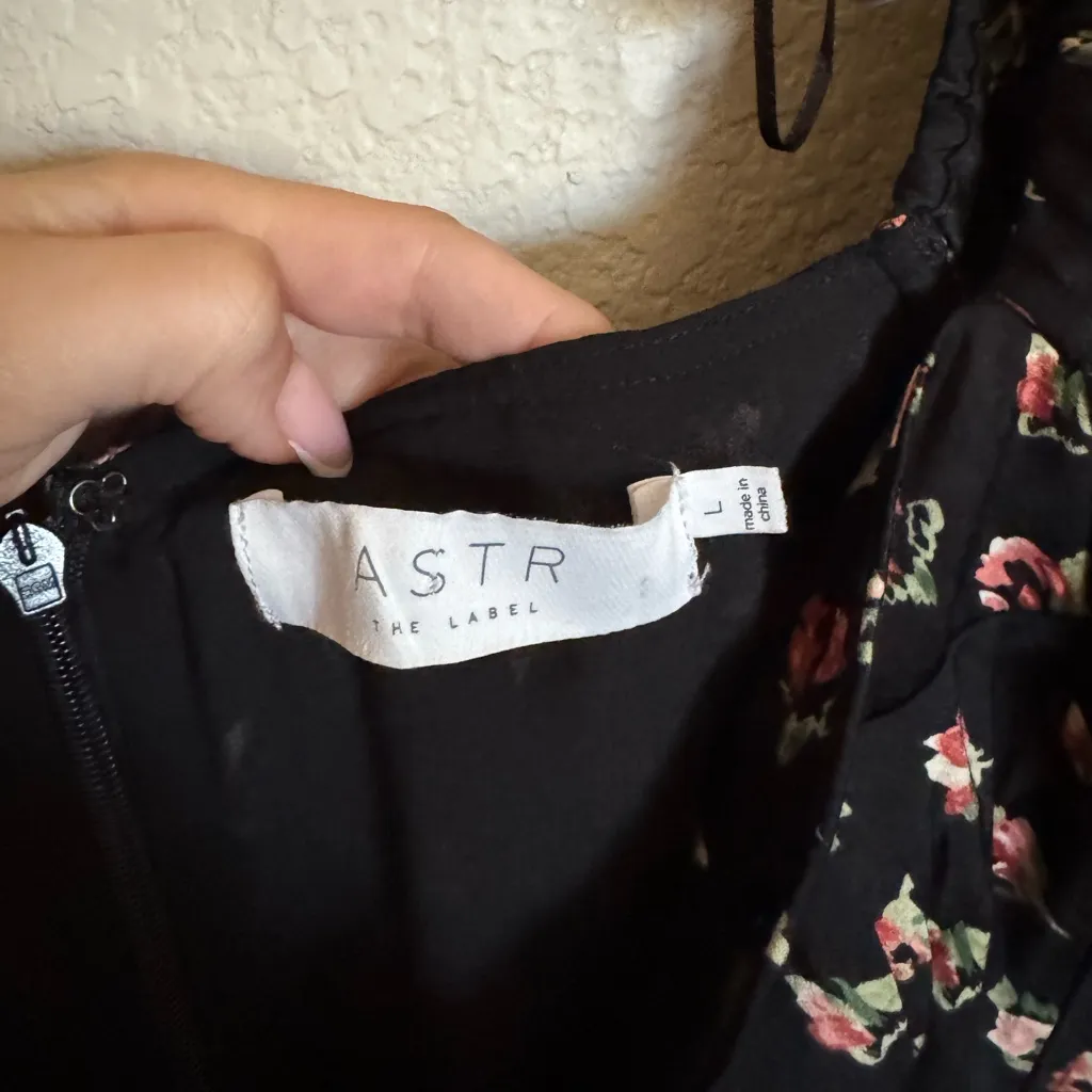 ASTR The Label floral long sleeve milkmaid satin midi dress Sz Large Black Ditsy - Image 6