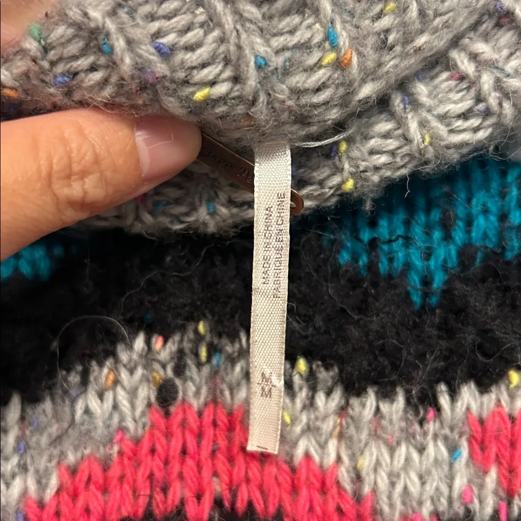 Free People Cozy Gray Patterned Sweater Size M - Image 2