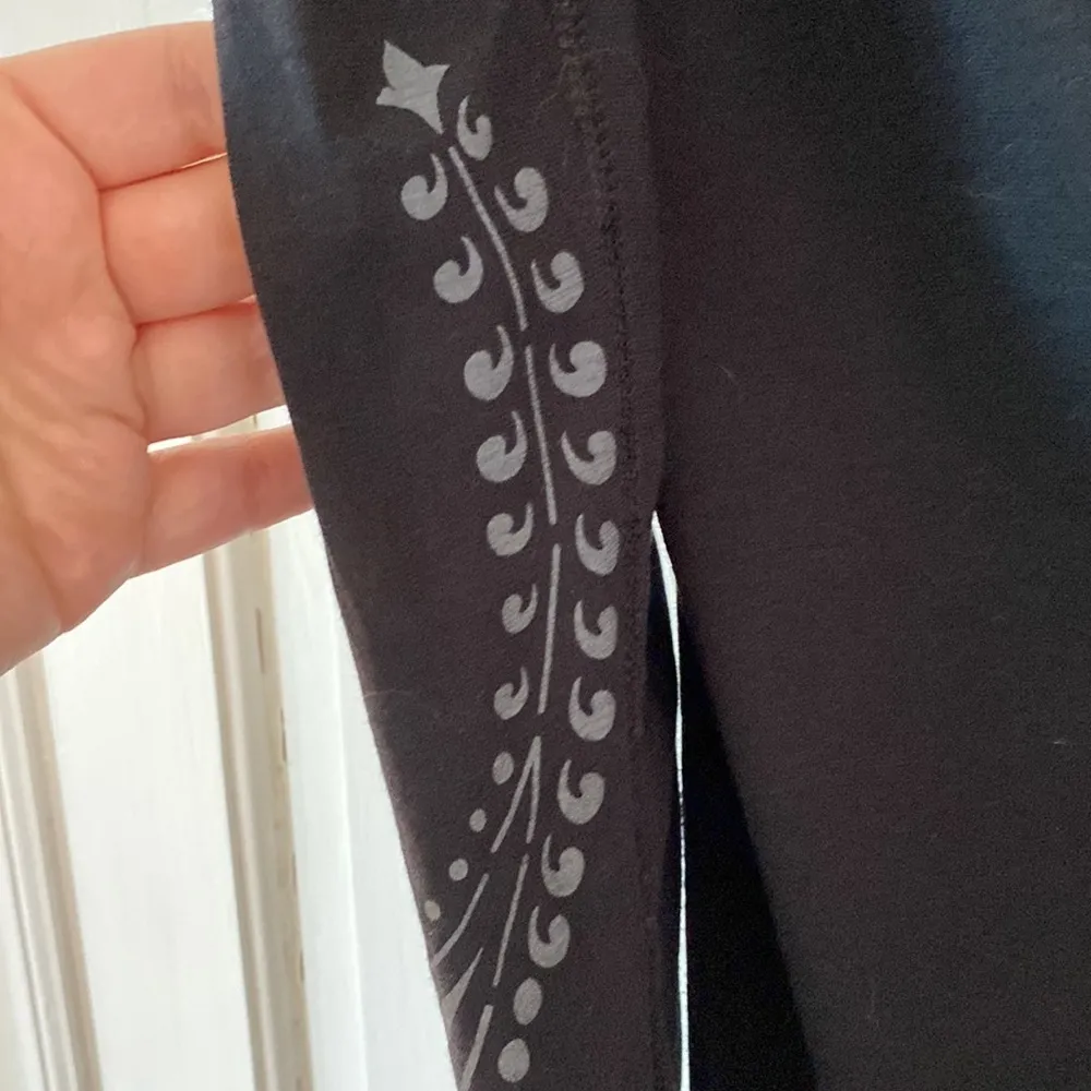 Athleta lightweight organic black printed full zip hoodie‎ henna fleur de lis M - Image 3