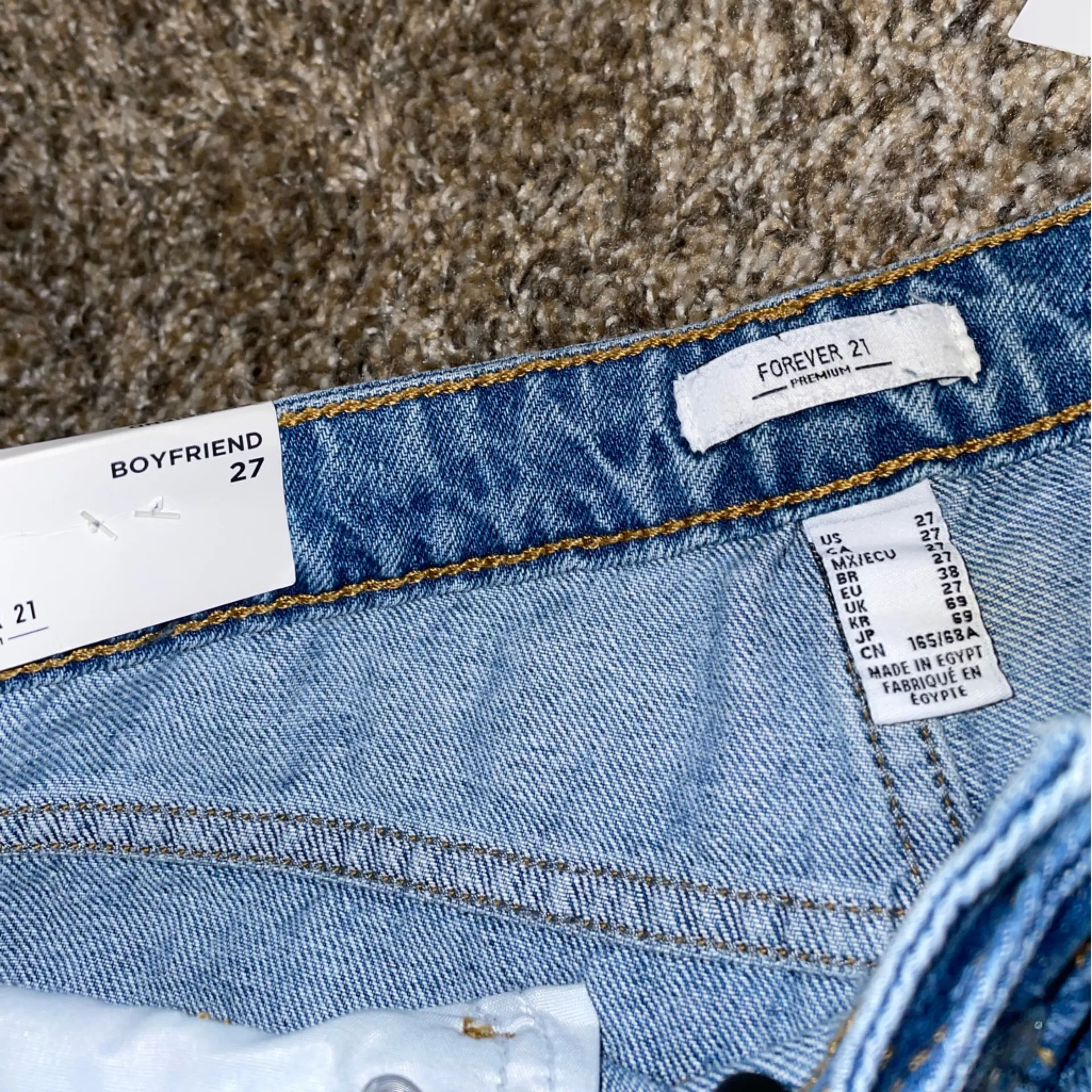 NWT-forever 21 distressed boyfriend jeans - Image 5