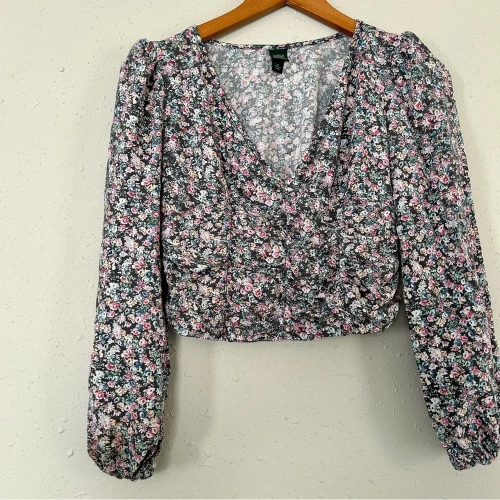 🦋 Wild Fable Floral V-Neck Long Sleeve Cropped Blouse Medium Spring - Image 2