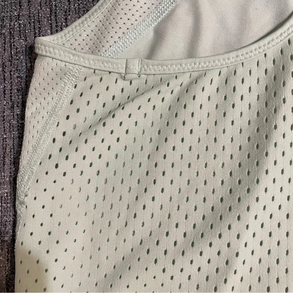 Nike Pro HyperCool Women’s Tank Top - Image 8