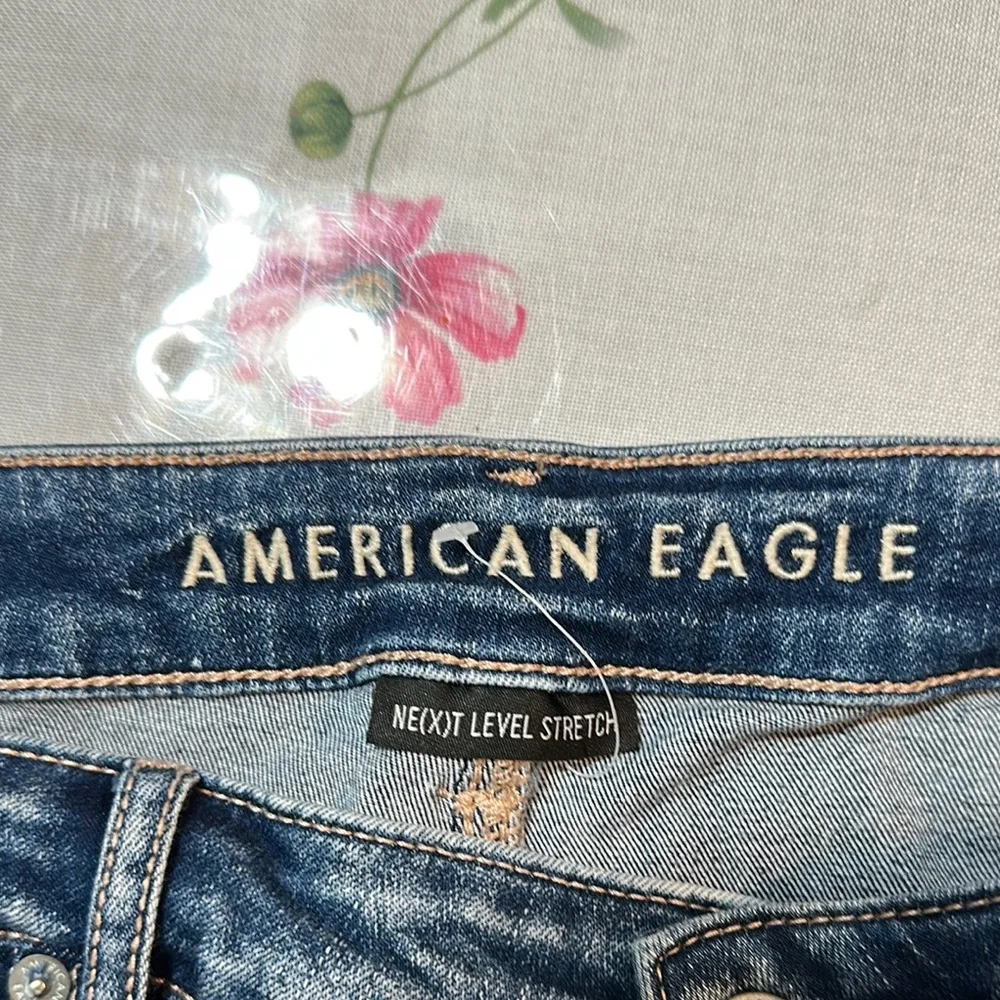 American Eagle hi-rise shortie Blue Jean Shorts High-Waisted Frayed size 16 - Image 3
