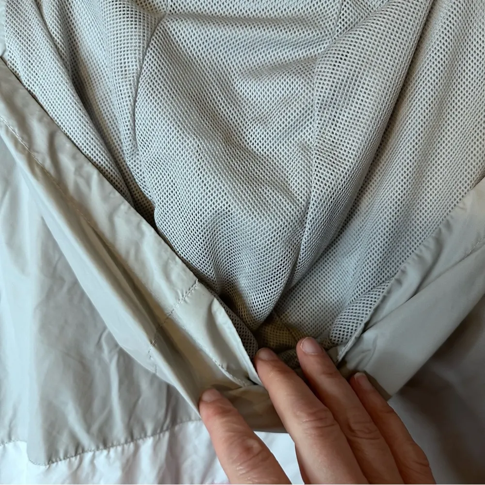 Garage size Large (juniors) Gray, pink, and white windbreaker - Image 6