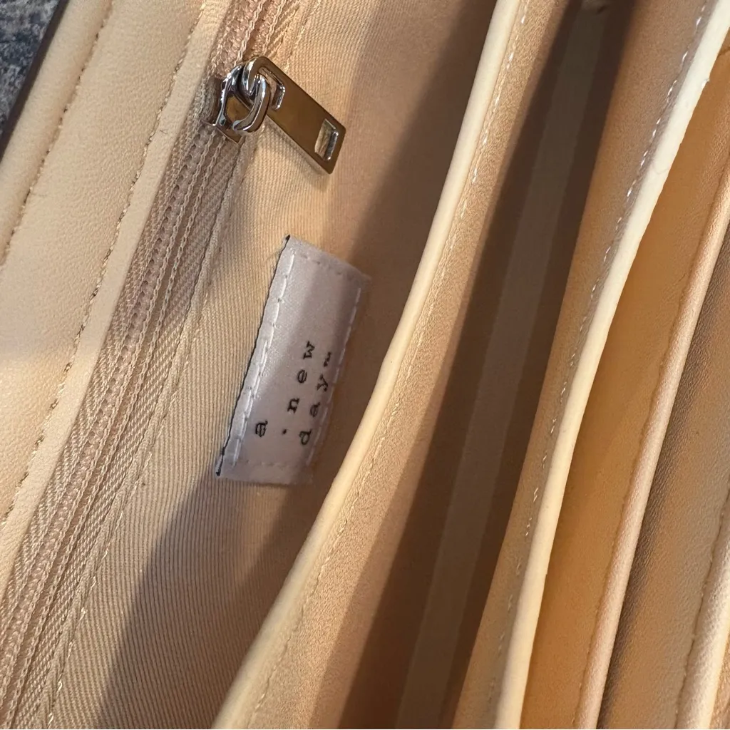 A‎ New Day Tan Wallet - Image 9
