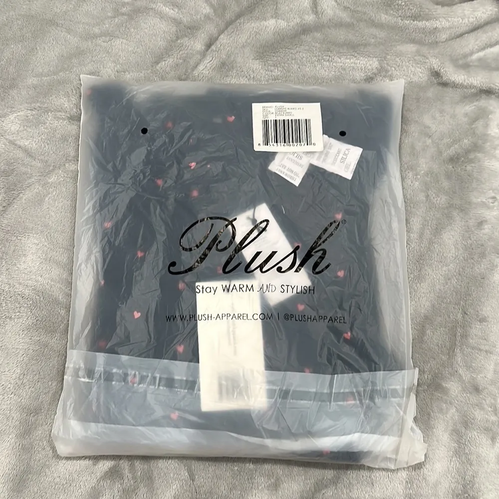 NEW Revolve Plush Thermal Heart Pajama + Scrunchie Set size XS - Image 6