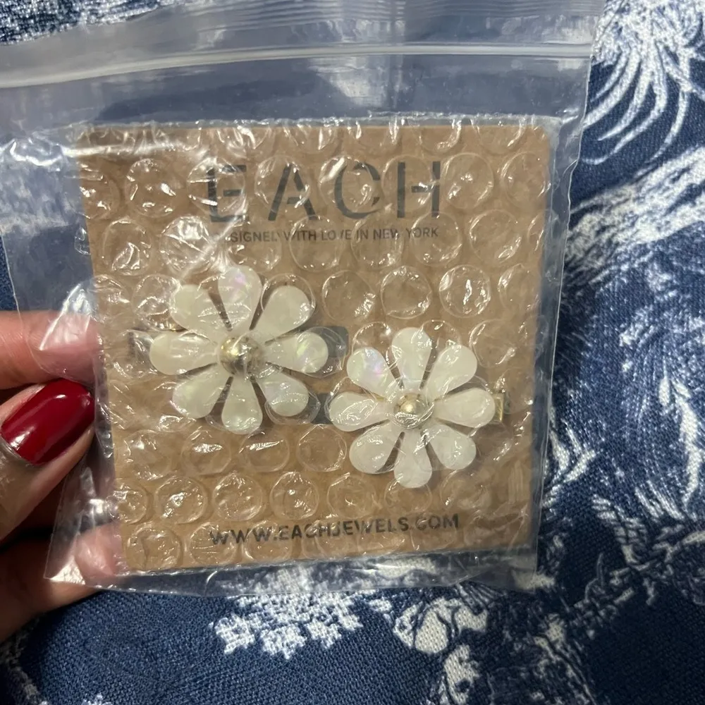 Each Jewels Flower Barrette Set Gold - Image 4