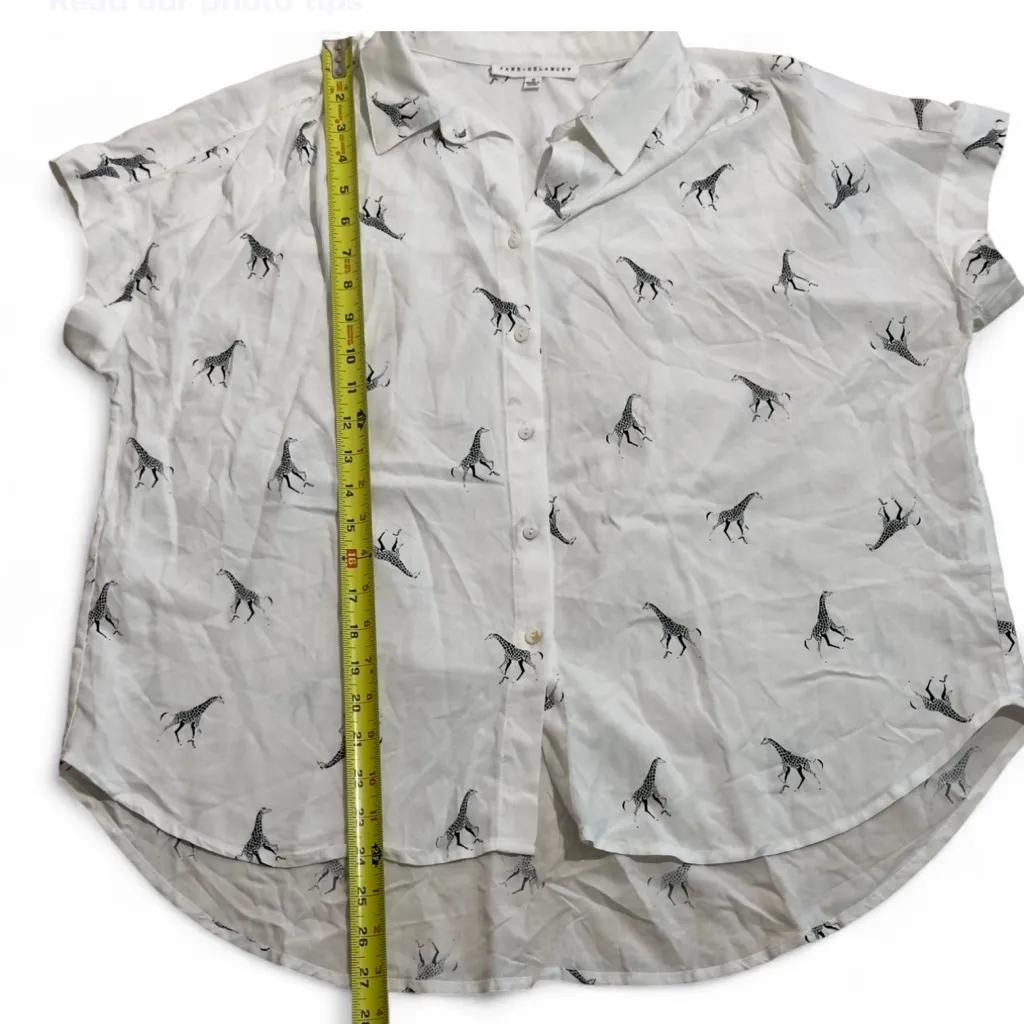 Jane and‎ Delancey Giraffe Novelty Print Button-Up Short Sleeve Shirt Top Medium - Image 4