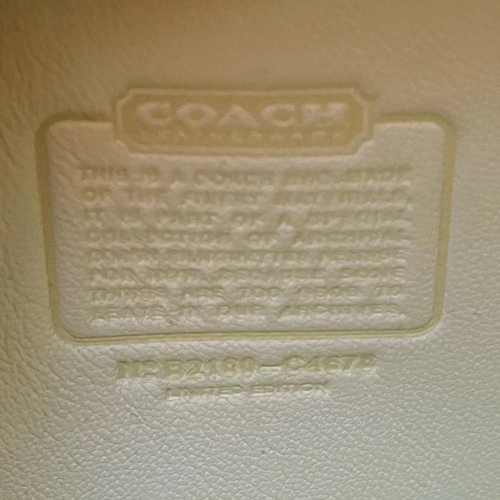 Coach classic lunchbox top handle purse pale lime with optional crossbody chain - Image 7