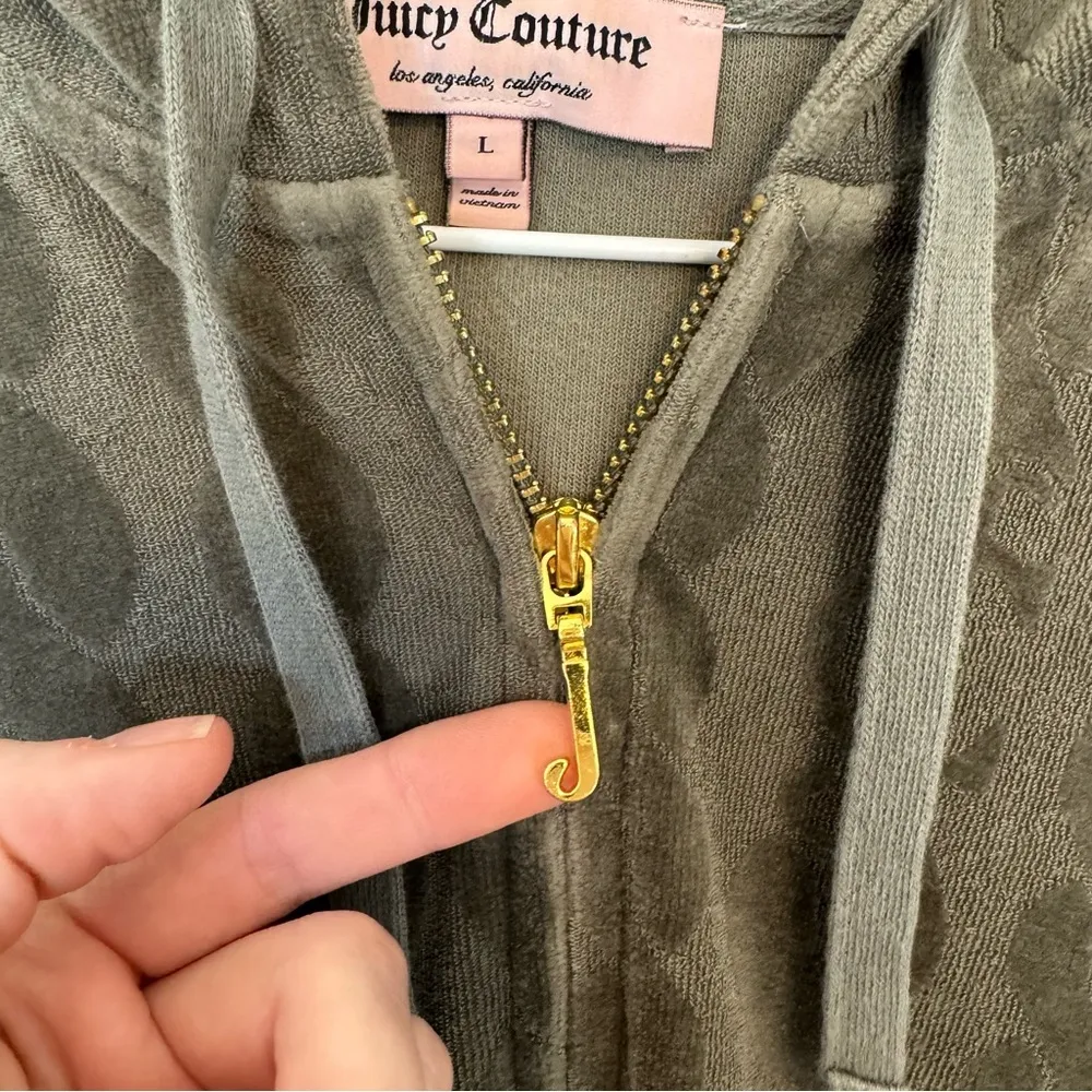 Vintage “JC” Juicy Couture pattern Olive Green Velour track suit jacket LARGE - Image 9