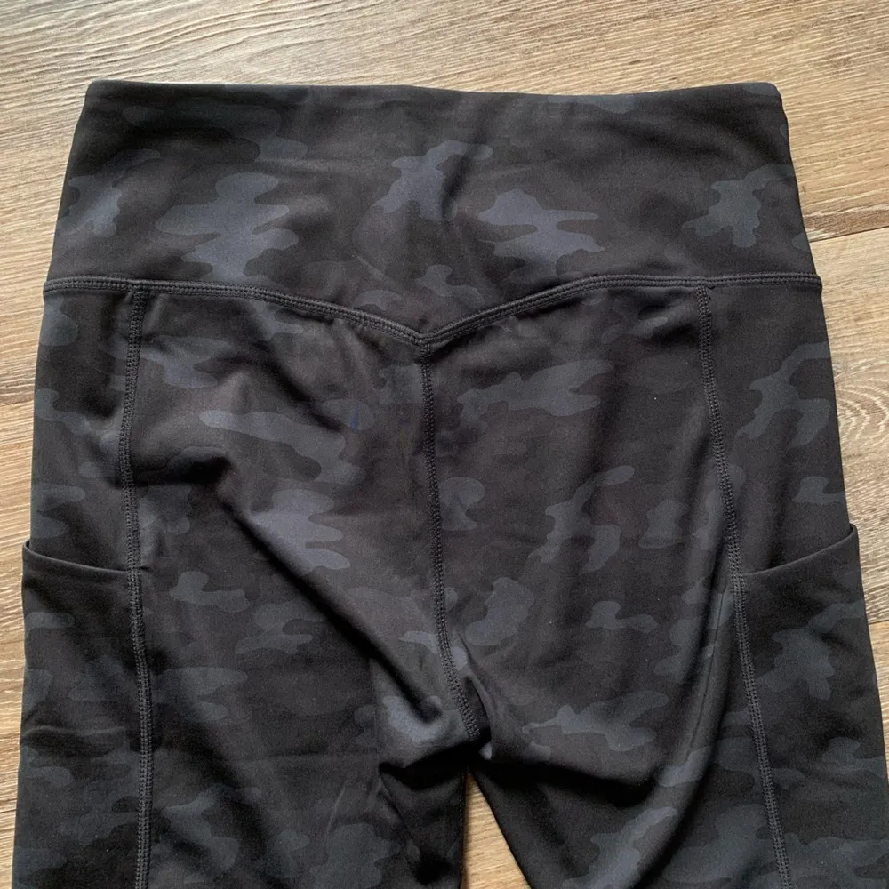 Fabletics Motion365+ Black & Gray Camo Leggings S - Image 6
