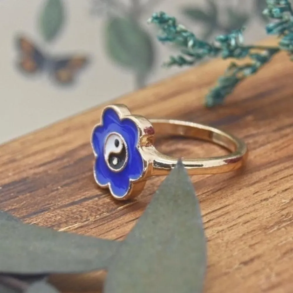 Yin Yang Flower Ring Gold Size 6 - Image 5
