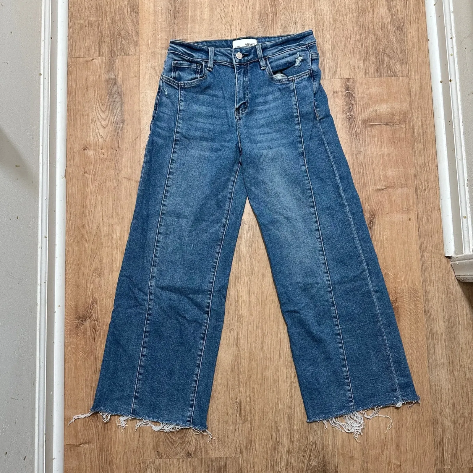 VERVET | Brielle Medium Wash High-Rise Wide Leg Crop Raw Hem Denim Jeans, 27 - Image 5