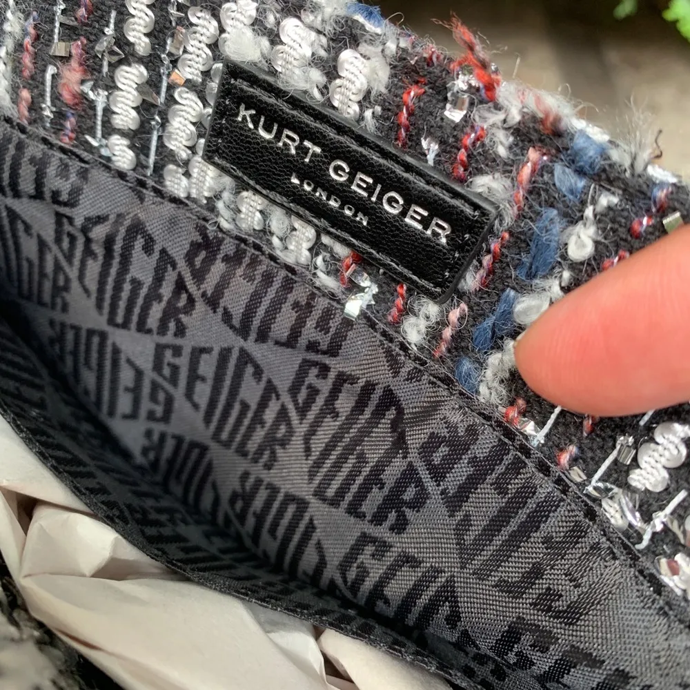 Authentic KURT GEIGER LONDON TWEED/leather Crosby - Image 6