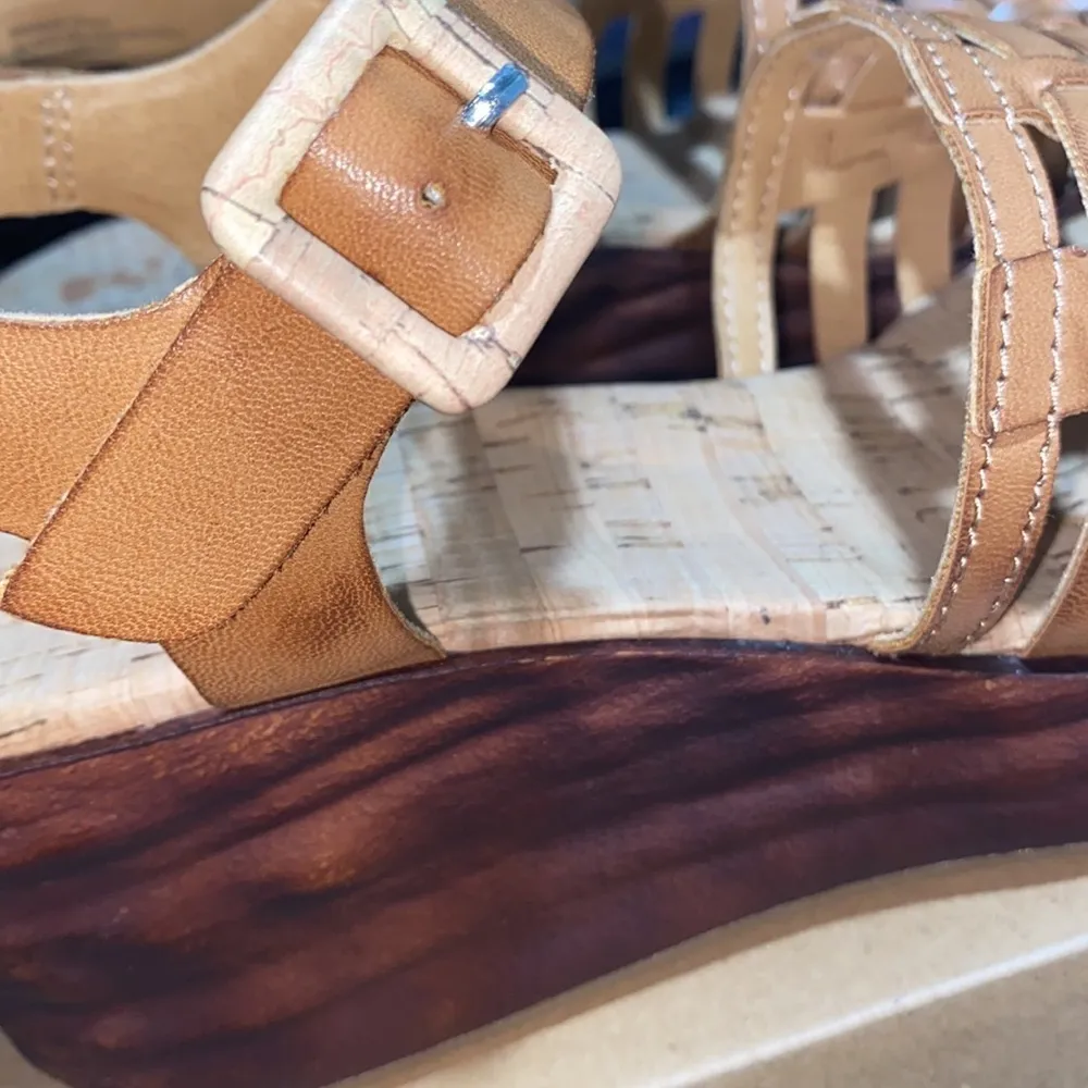 Korks Marley Sandals New in box wedge platform tan faux leather size 9 - Image 3