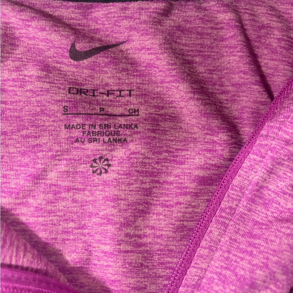 Womens Nike NWT Dri Fit quarter zip long sleeve Magenta Small Thumbholes - Image 3