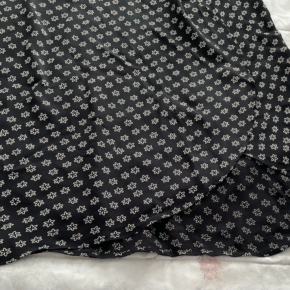 Flynn Skye  Presley black ditsy floral tie up side & slit maxi skirt, size S - Image 8