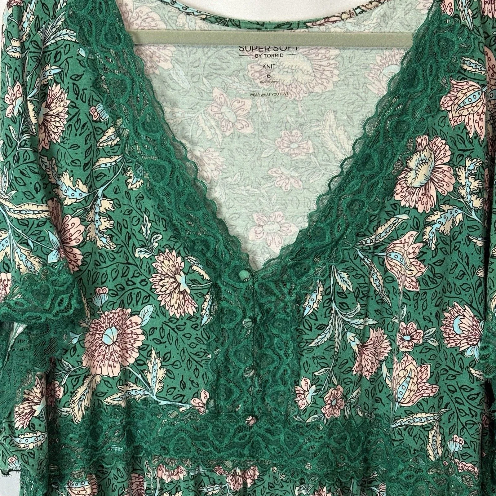 Super Soft by Torrid Knit Green Babydoll Lace Trim Short Sleeve Floral Shirt 6X - Image 4