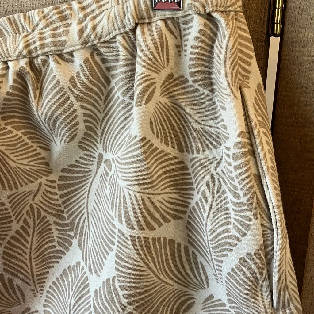 Draper's & Damon's Beige Patterned shorts petite xl Tan Size undefined - Image 9