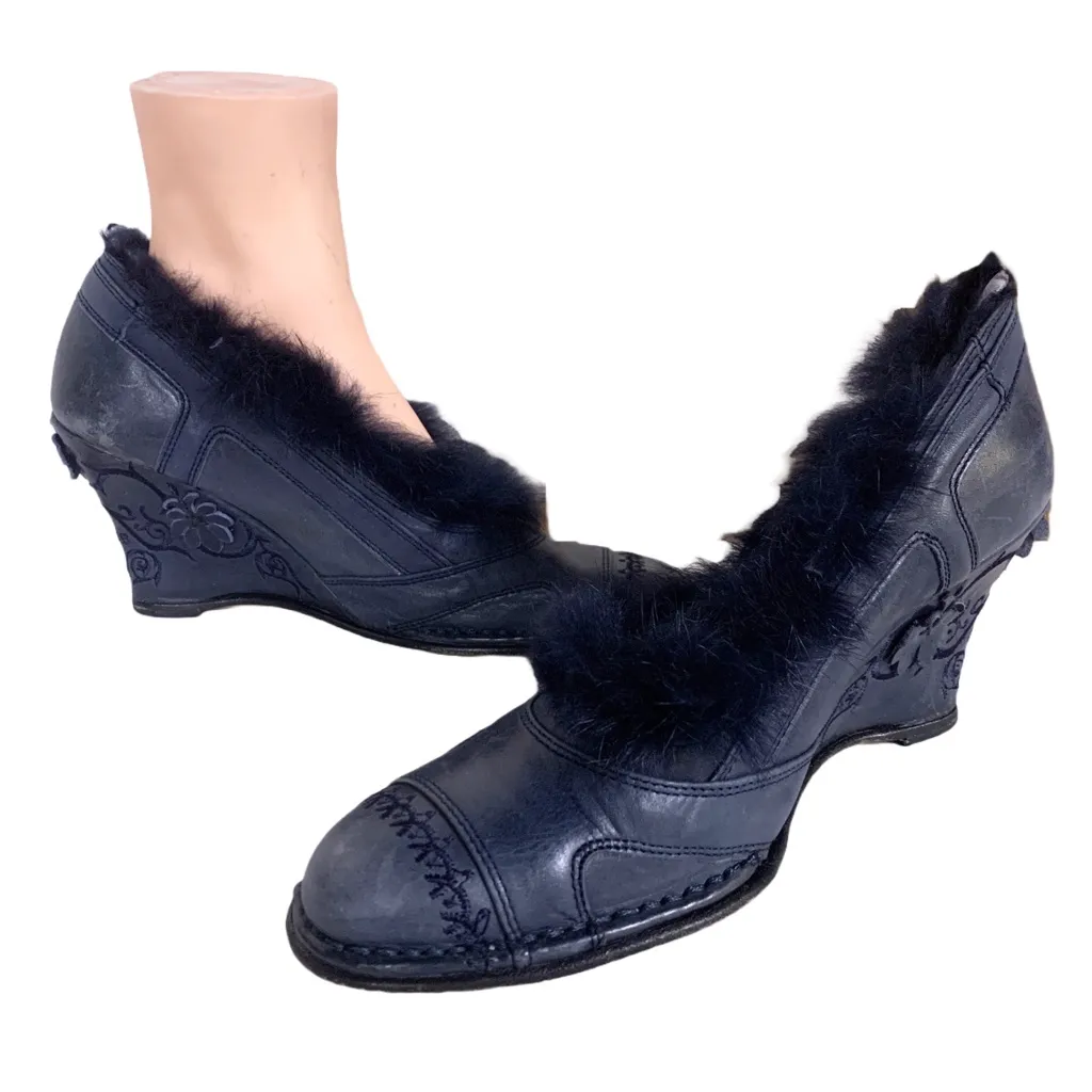 DKODE HANDCRAFTED BLUE LEATHER WITH RABBIT FUR TRIM WEDGE HEEL SHOES (40) Size 10 - Image 5