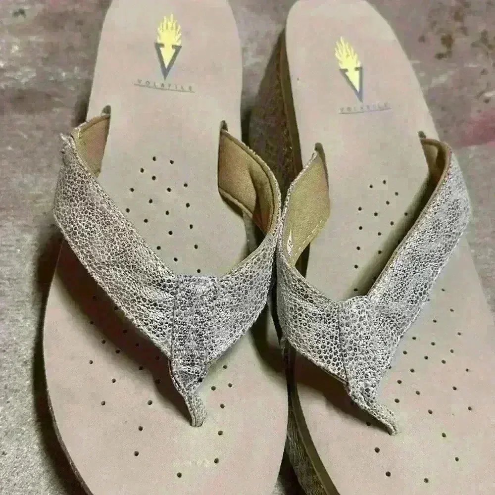 VOLATILE Women's Lantern Wedge Sandal size 10 - Image 3