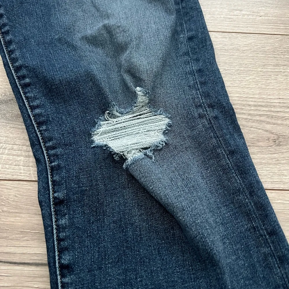 Joe’s Jeans Niki Distressed Boyfriend Jeans in Inglewood Wash | 28 - Image 6