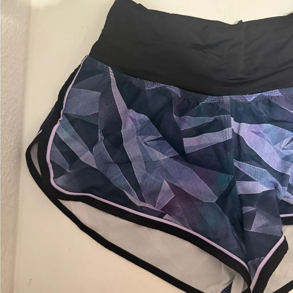 Lululemon Drop It Low Short Pretty Prism Multi / Black / Lilac Size 6 - Image 5