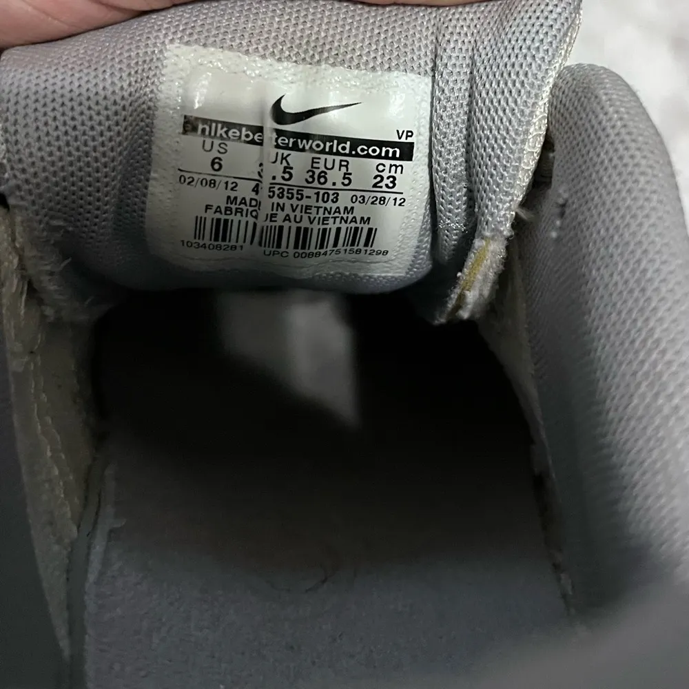 NIKE Reax Rockstar White Silver
Black  Training Shoe size 6 - Image 7