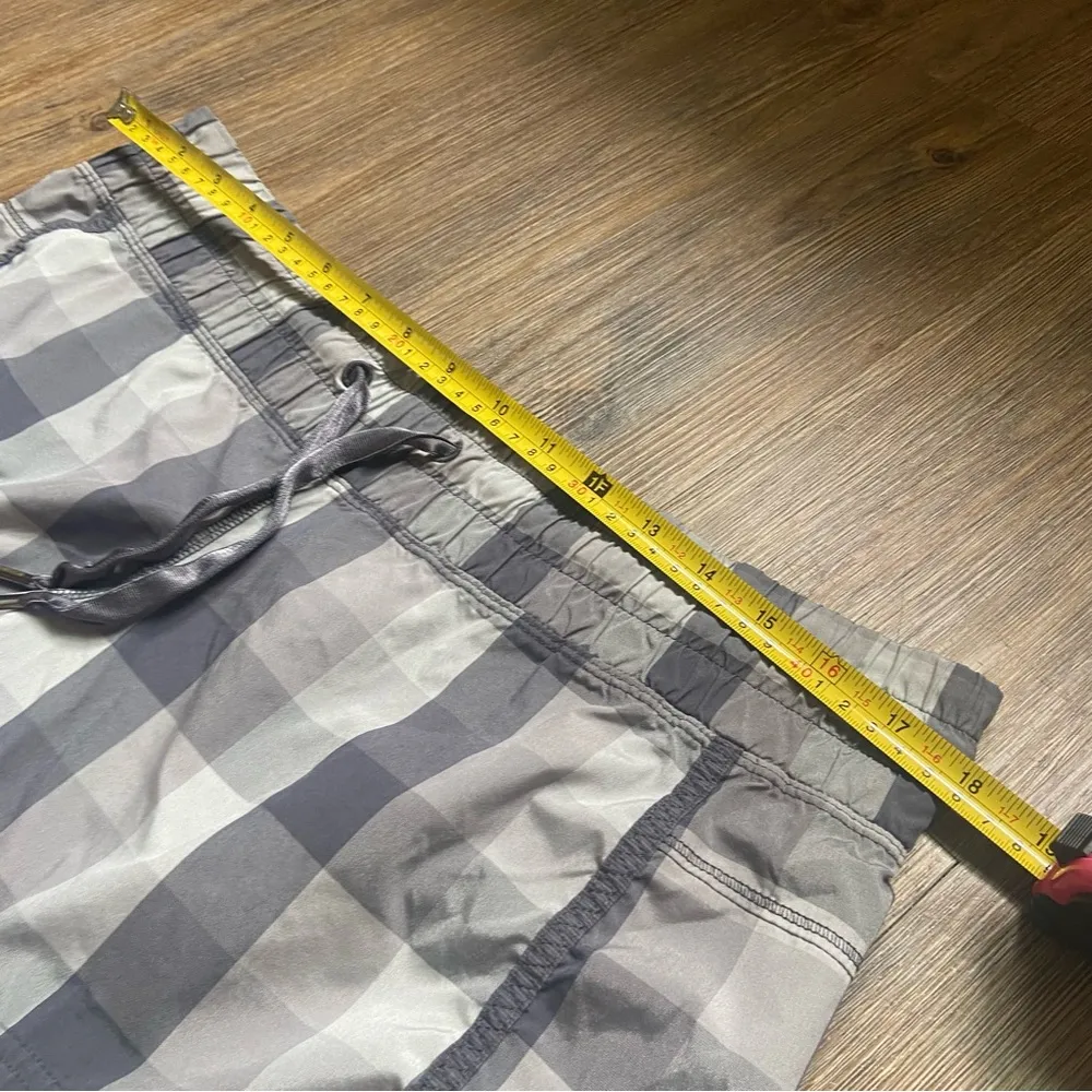 Lululemon Plaid Women's Athletic Shorts in Gray - Image 10