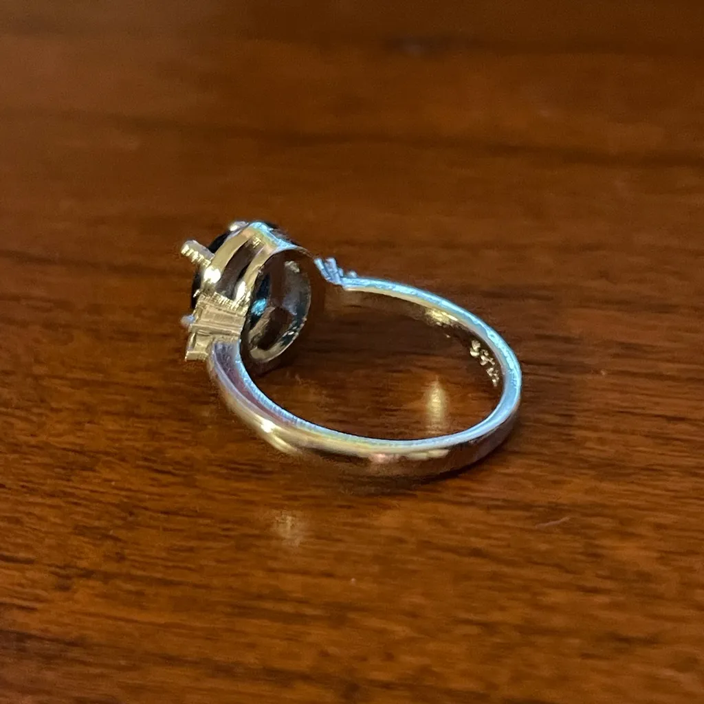 “Adore Me” Blue Oval Halo Ring. Size 7 Silver - Image 3