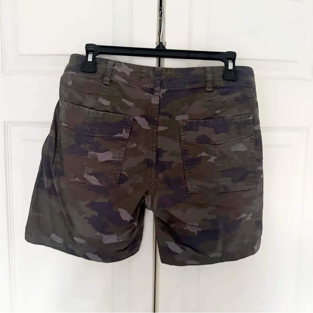 By Anthropologie Camo High Waisted Shorts Button Closure Size 26 - Image 5