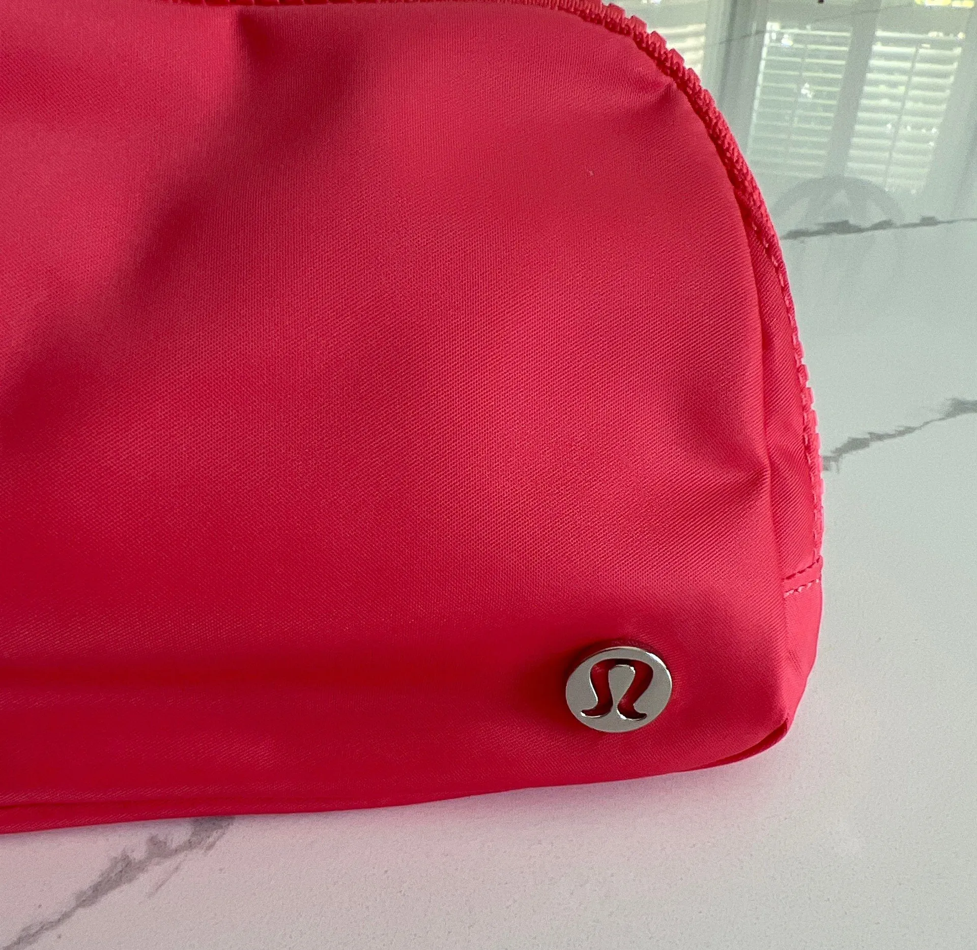 Lululemon Everywhere Belt Bag Pale Raspberry - Image 2