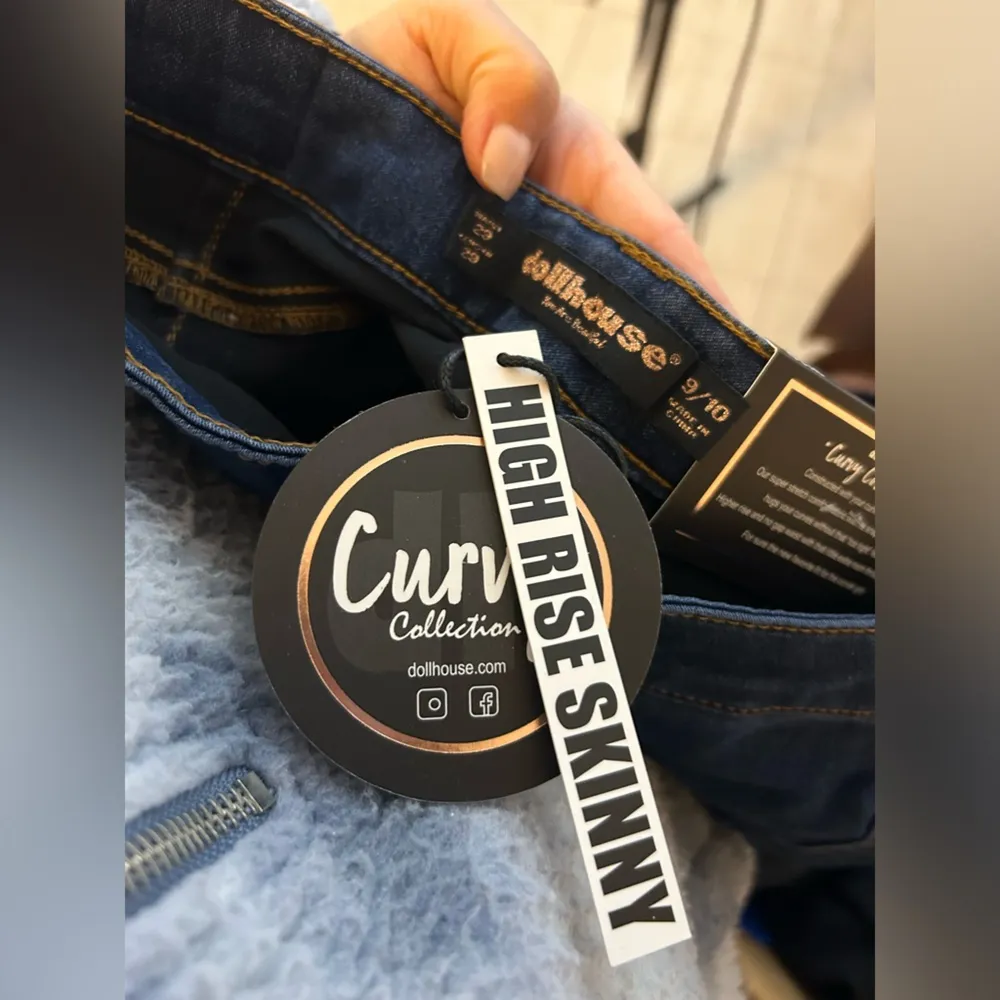 NWT Dollhouse Medium Wash Curvy Fit High Rise Skinny Jeans - Image 5