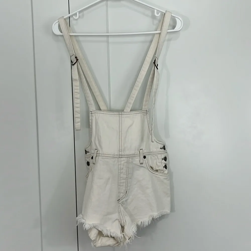 We The Free Size 27 White Denim Cutoff Shorts Overalls Shortalls with Pockets - Image 5