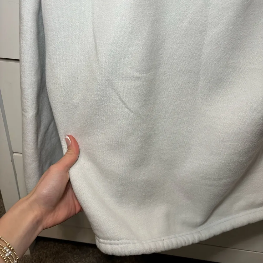 Aritzia TNA Cinch Front Crewneck FLAWED - Image 4