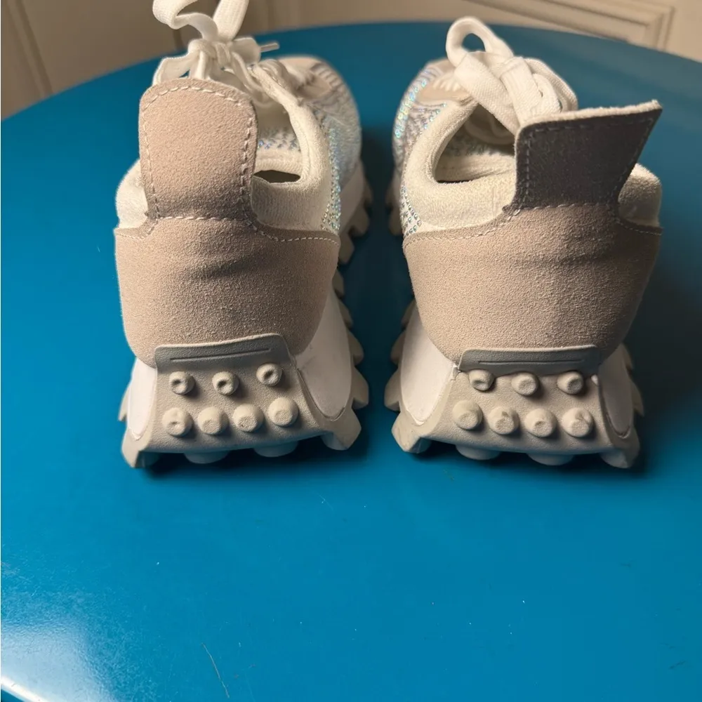 Yoki White Sparkling Sneakers with Textured Design - Image 6