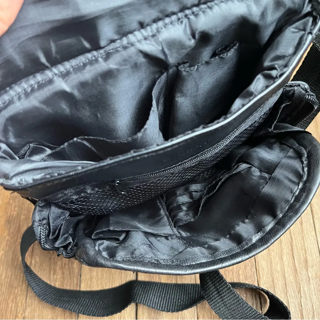 •Buxton leather crossbody sling back satchel• Black - Image 9