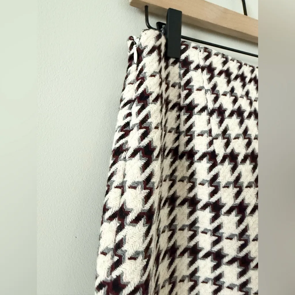White House Black Market Pencil Skirt in Tweed Cream, Maroon Houndstooth Size 8 - Image 5