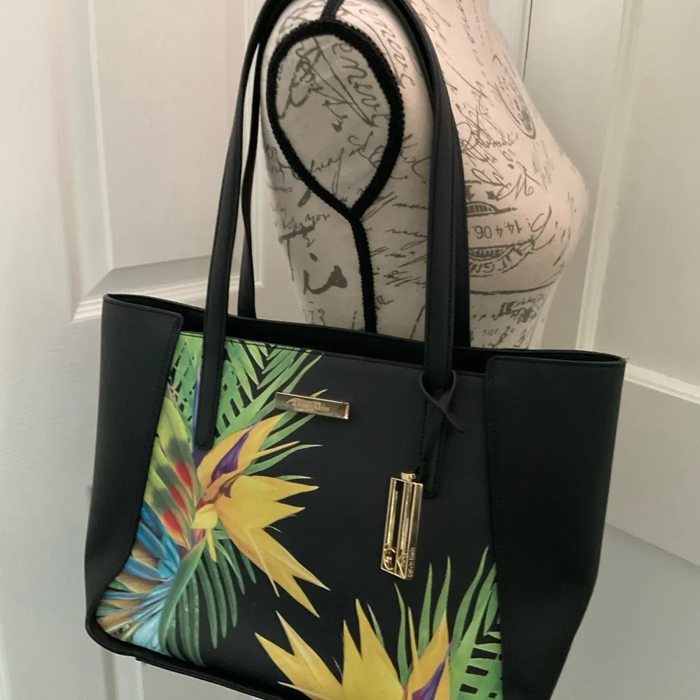 CALVIN KLEIN MARISA SAFFIANO LEATHER SHOULDER BAG - Image 7